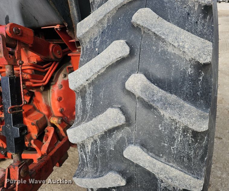 image for item DS5642 1978 International 1086  tractor