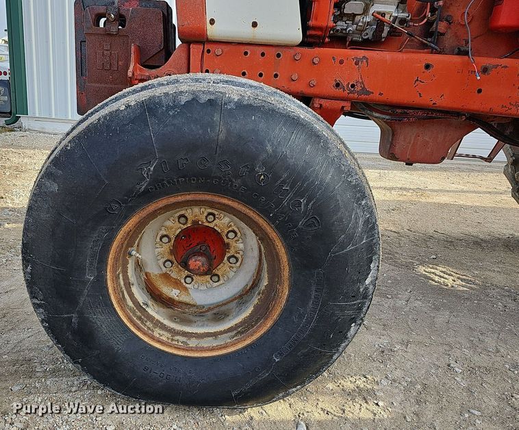 image for item DS5642 1978 International 1086  tractor