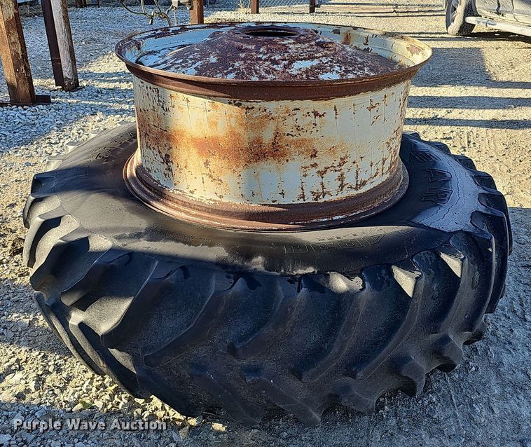 image for item DS5642 1978 International 1086  tractor