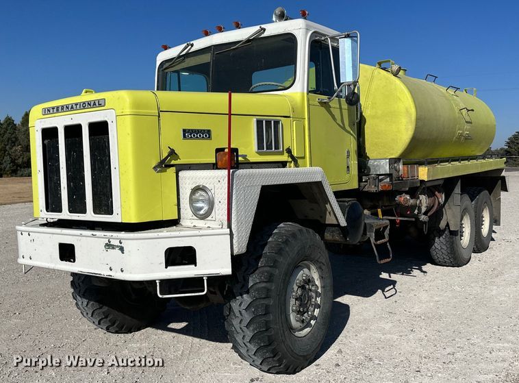 image for item HQ9004 1982 International Paystar 5000  tank truck