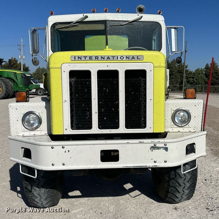 image for item HQ9004 1982 International Paystar 5000  tank truck