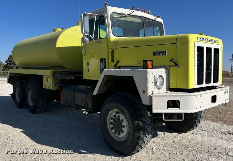 image for item HQ9004 1982 International Paystar 5000  tank truck