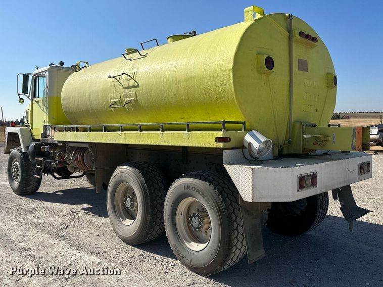 image for item HQ9004 1982 International Paystar 5000  tank truck