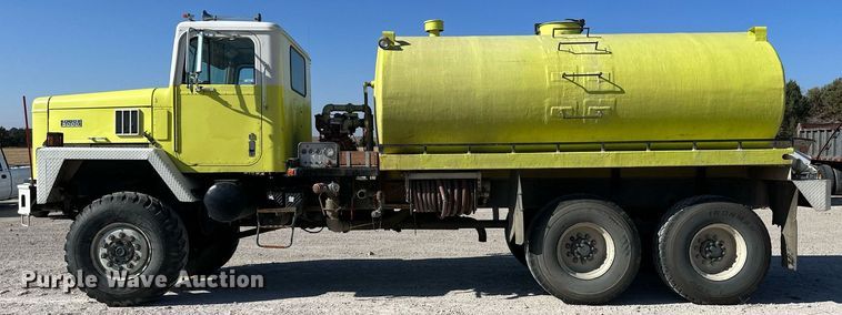 image for item HQ9004 1982 International Paystar 5000  tank truck