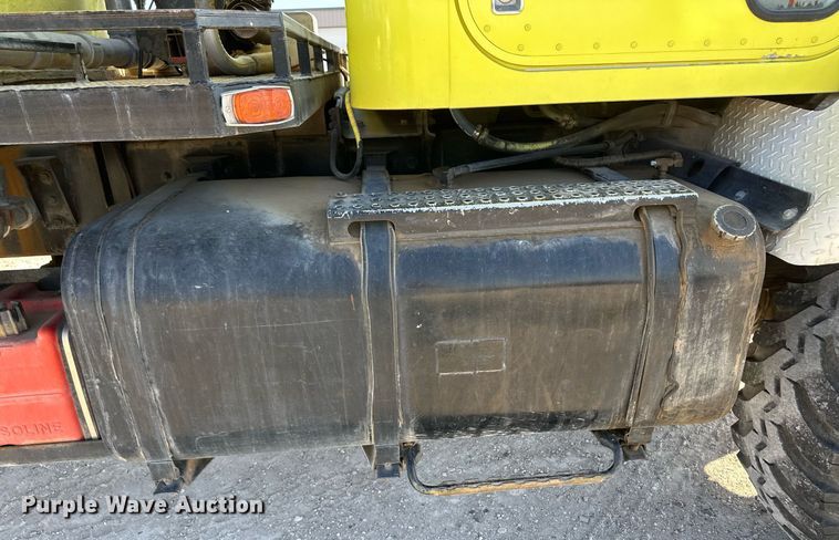 image for item HQ9004 1982 International Paystar 5000  tank truck