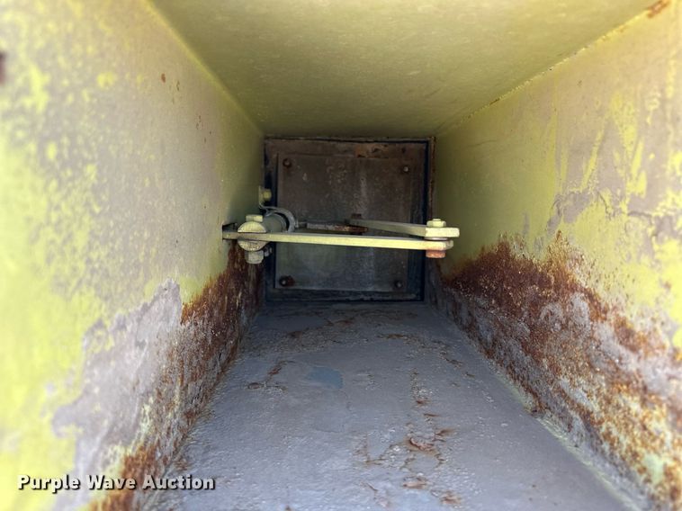 image for item HQ9004 1982 International Paystar 5000  tank truck