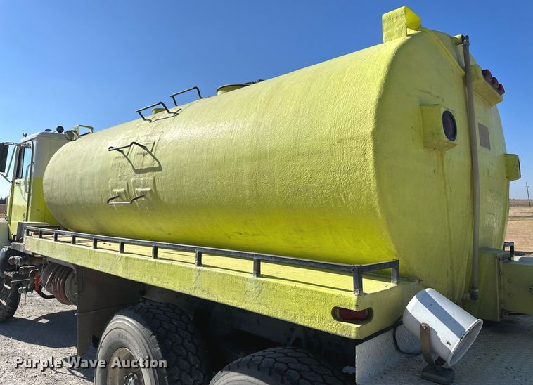 image for item HQ9004 1982 International Paystar 5000  tank truck