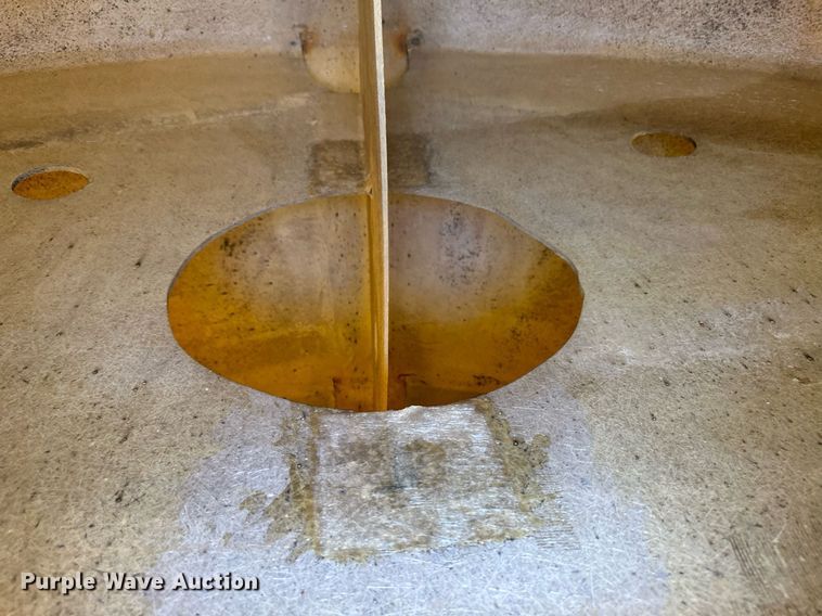 image for item HQ9004 1982 International Paystar 5000  tank truck