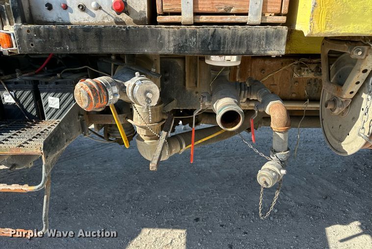 image for item HQ9004 1982 International Paystar 5000  tank truck