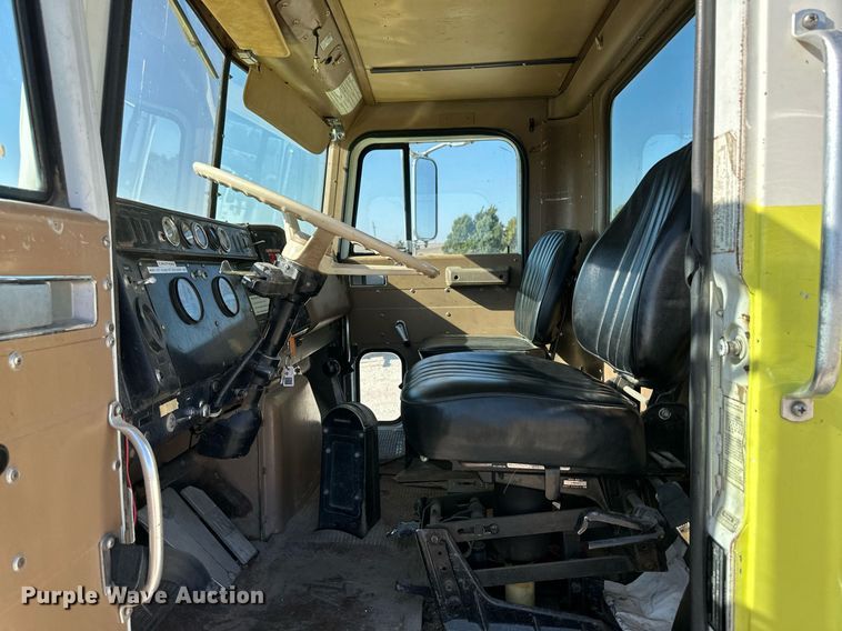 image for item HQ9004 1982 International Paystar 5000  tank truck