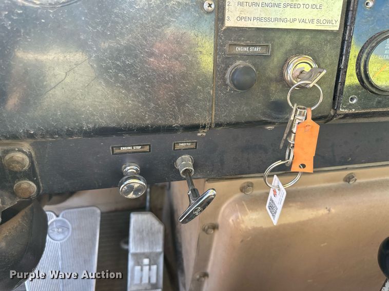 image for item HQ9004 1982 International Paystar 5000  tank truck