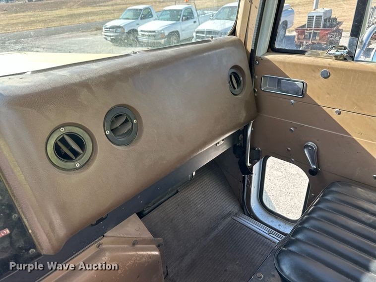 image for item HQ9004 1982 International Paystar 5000  tank truck