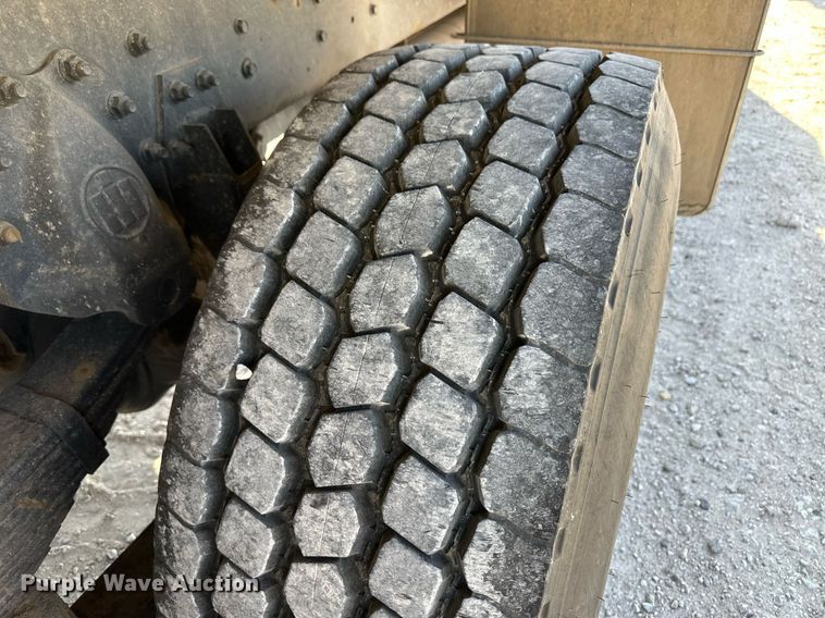 image for item HQ9004 1982 International Paystar 5000  tank truck