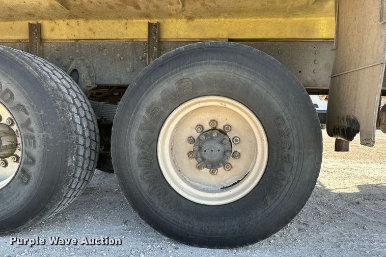 image for item HQ9004 1982 International Paystar 5000  tank truck