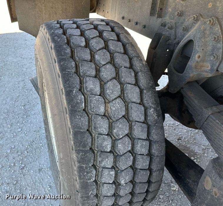 image for item HQ9004 1982 International Paystar 5000  tank truck