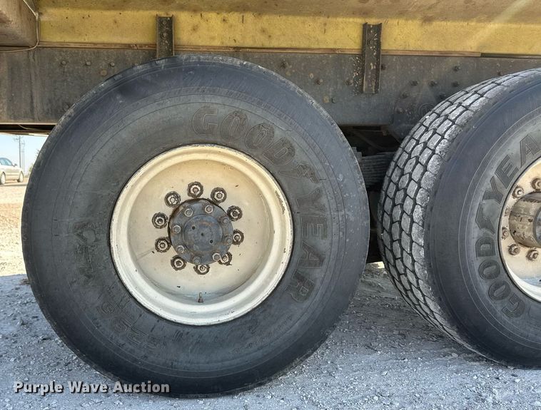 image for item HQ9004 1982 International Paystar 5000  tank truck