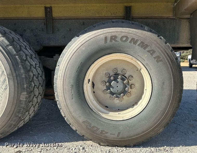 image for item HQ9004 1982 International Paystar 5000  tank truck