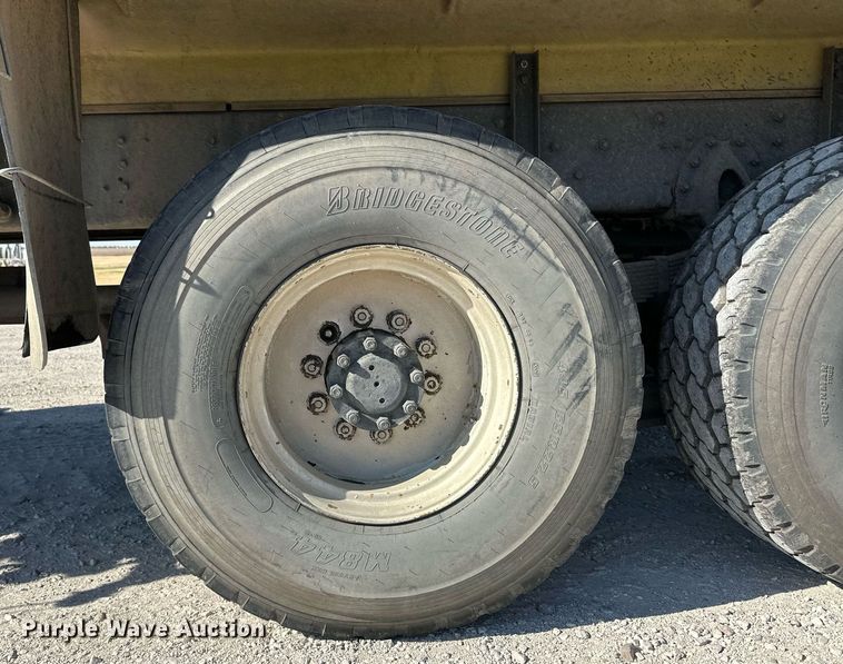 image for item HQ9004 1982 International Paystar 5000  tank truck