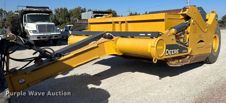 image for item IU9053 2015 John Deere 2010DE Auto Load Scraper  scraper