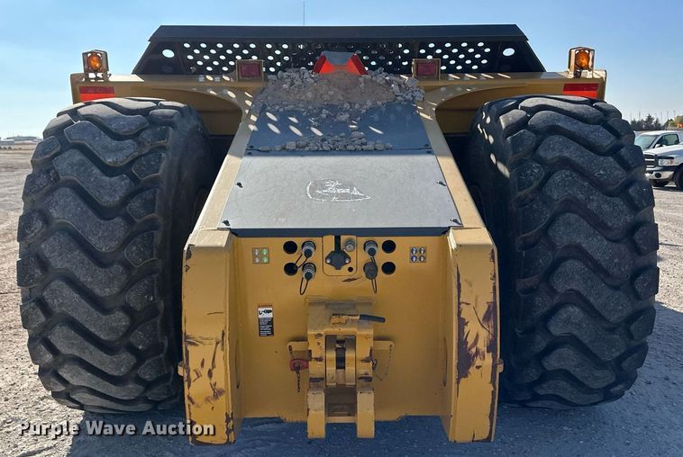 image for item IU9053 2015 John Deere 2010DE Auto Load Scraper  scraper