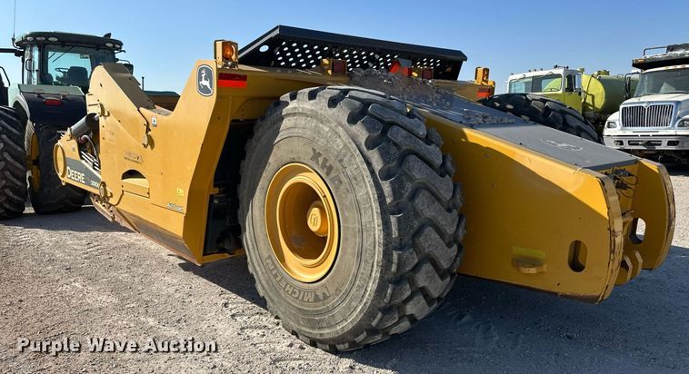 image for item IU9053 2015 John Deere 2010DE Auto Load Scraper  scraper