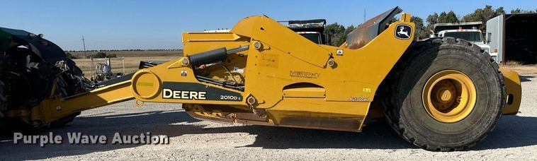 image for item IU9053 2015 John Deere 2010DE Auto Load Scraper  scraper