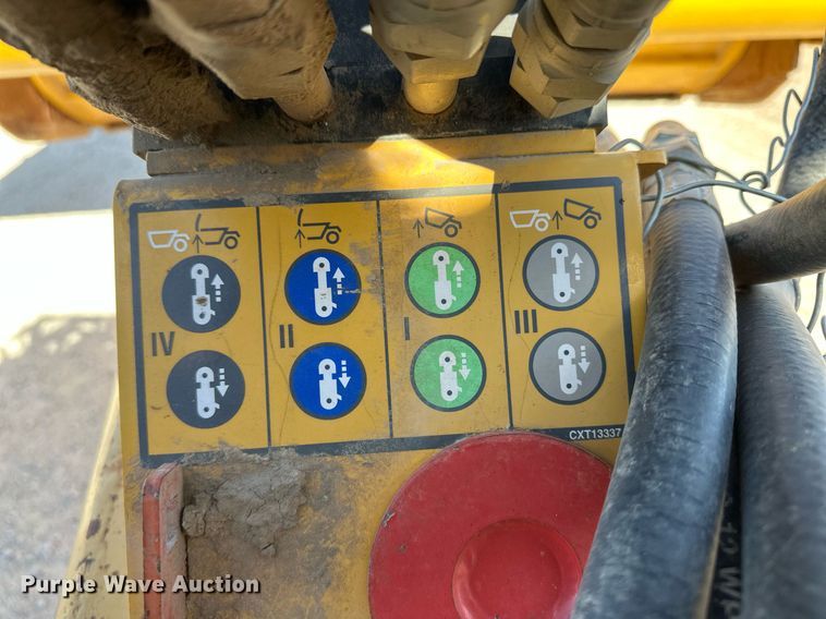 image for item IU9053 2015 John Deere 2010DE Auto Load Scraper  scraper