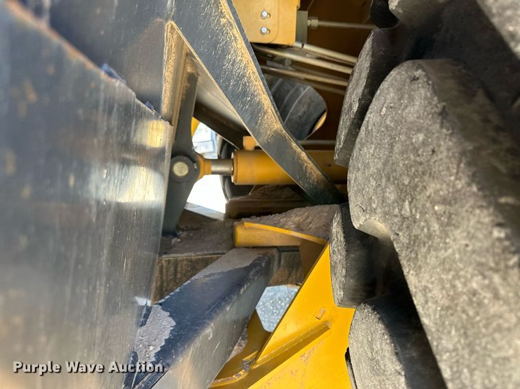 image for item IU9053 2015 John Deere 2010DE Auto Load Scraper  scraper