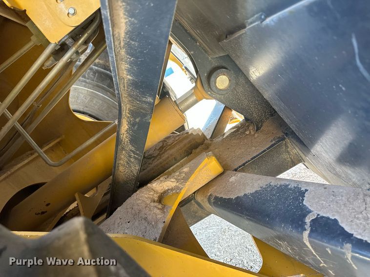 image for item IU9053 2015 John Deere 2010DE Auto Load Scraper  scraper