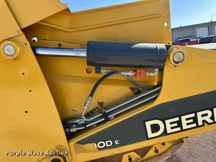 image for item IU9053 2015 John Deere 2010DE Auto Load Scraper  scraper