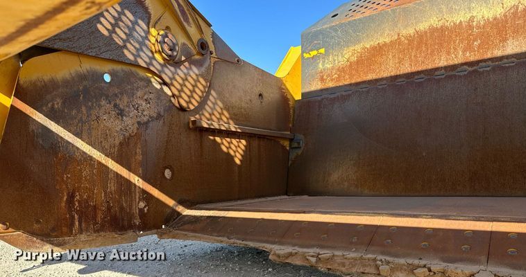 image for item IU9053 2015 John Deere 2010DE Auto Load Scraper  scraper