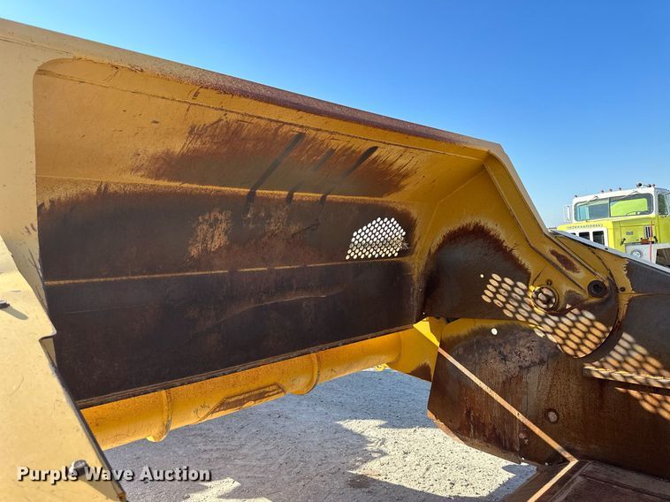 image for item IU9053 2015 John Deere 2010DE Auto Load Scraper  scraper
