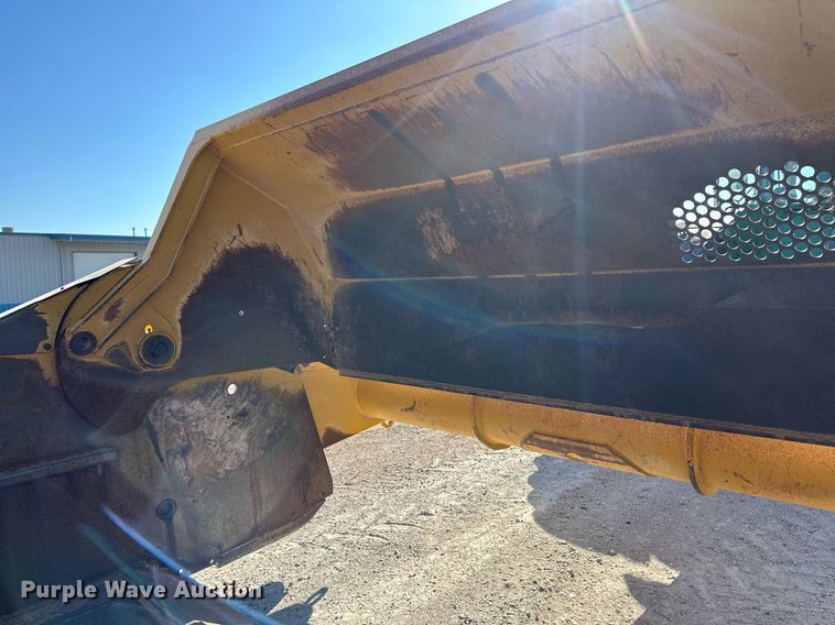 image for item IU9053 2015 John Deere 2010DE Auto Load Scraper  scraper