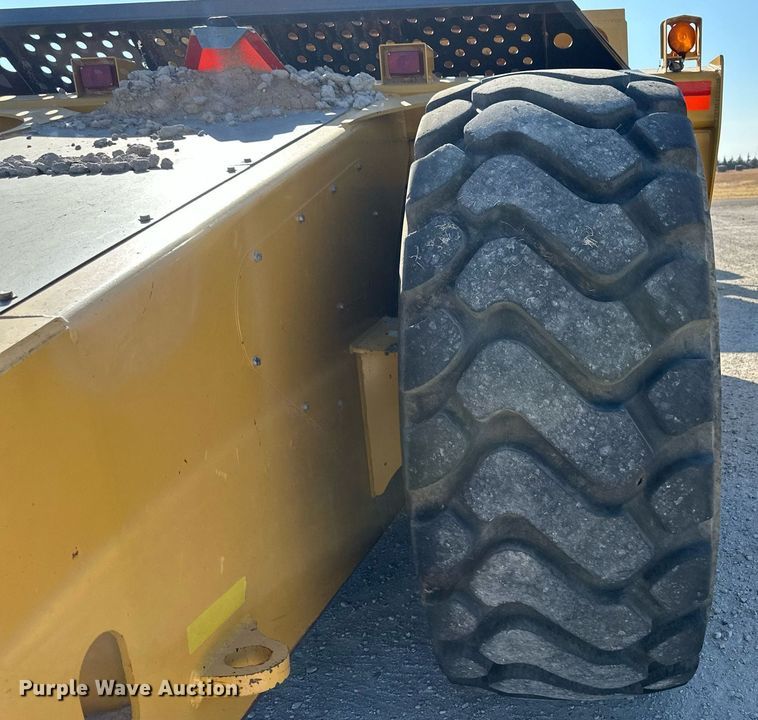 image for item IU9053 2015 John Deere 2010DE Auto Load Scraper  scraper