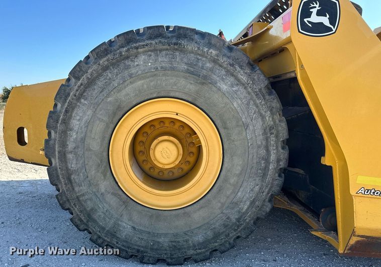 image for item IU9053 2015 John Deere 2010DE Auto Load Scraper  scraper