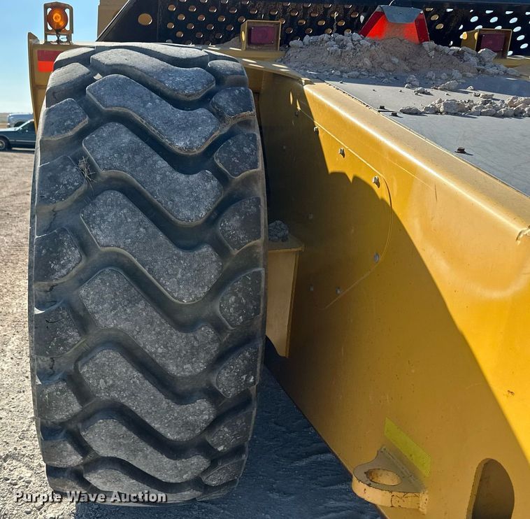 image for item IU9053 2015 John Deere 2010DE Auto Load Scraper  scraper