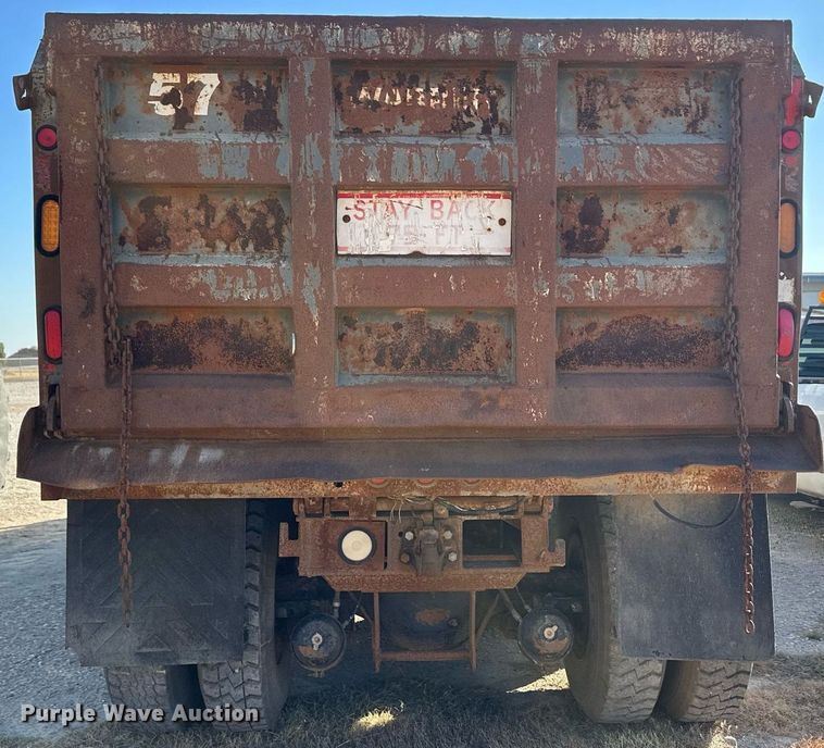 image for item IU9054 1998 International 2554  dump truck