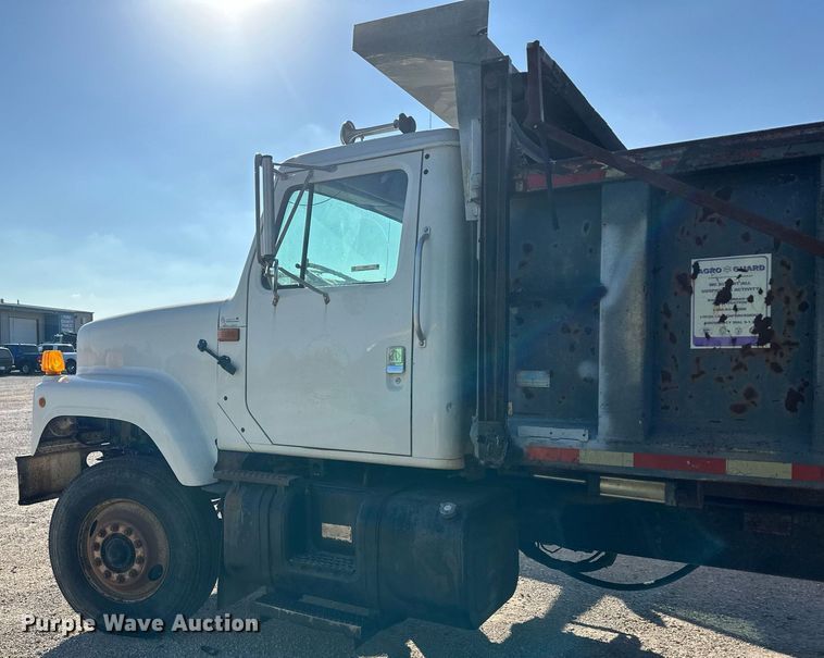 image for item IU9054 1998 International 2554  dump truck