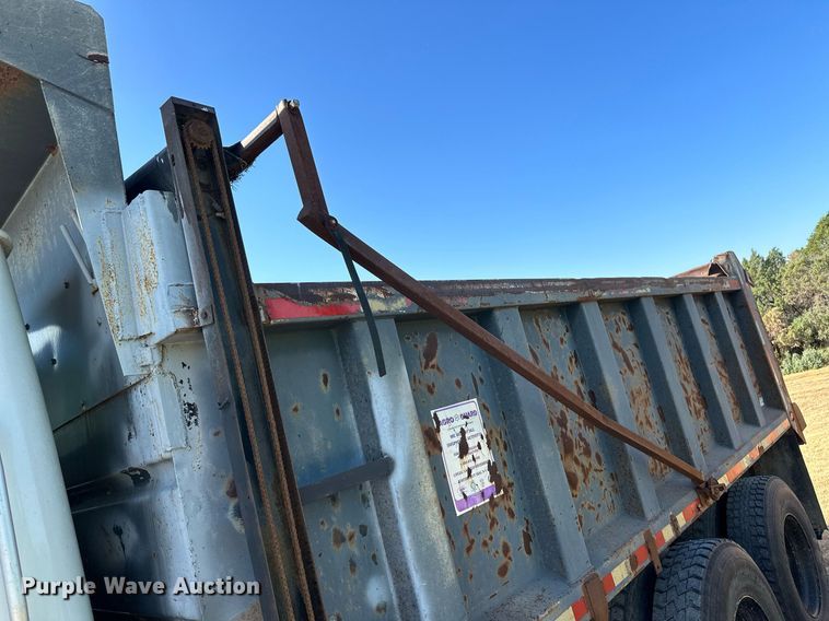 image for item IU9054 1998 International 2554  dump truck