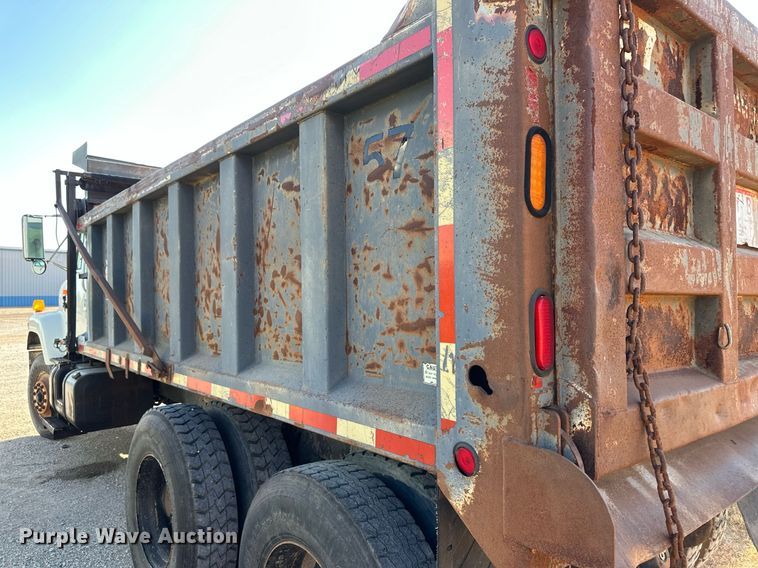 image for item IU9054 1998 International 2554  dump truck