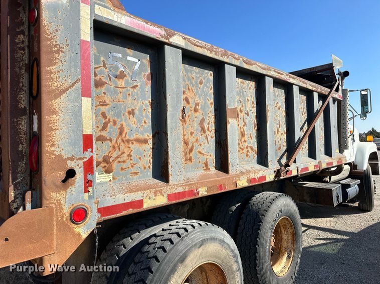 image for item IU9054 1998 International 2554  dump truck