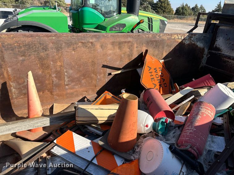 image for item IU9054 1998 International 2554  dump truck