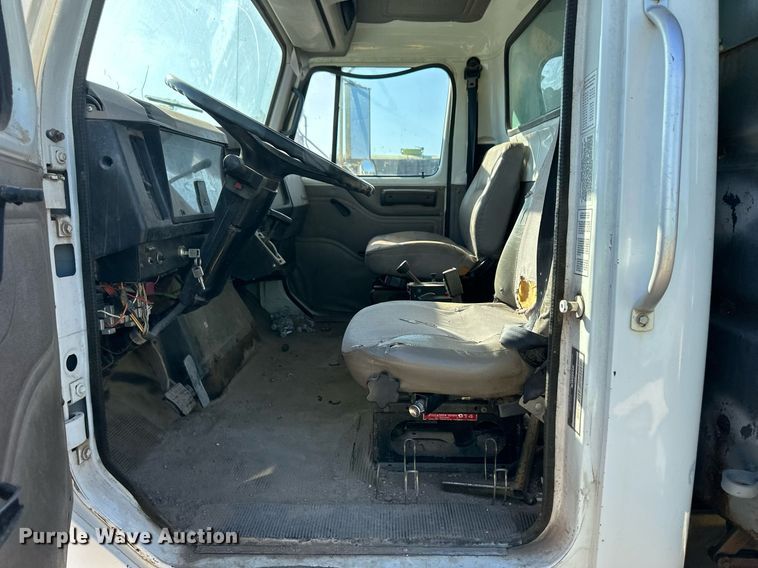 image for item IU9054 1998 International 2554  dump truck