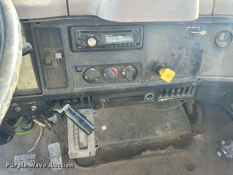 image for item IU9054 1998 International 2554  dump truck