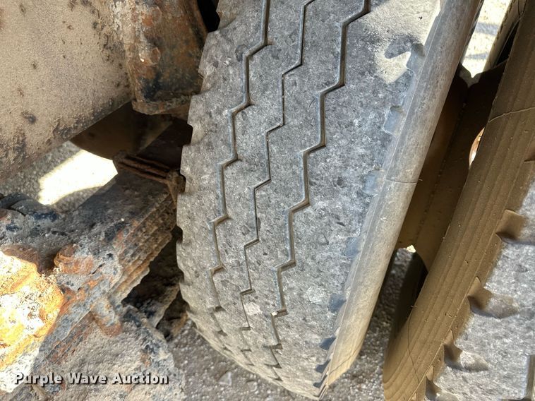 image for item IU9054 1998 International 2554  dump truck