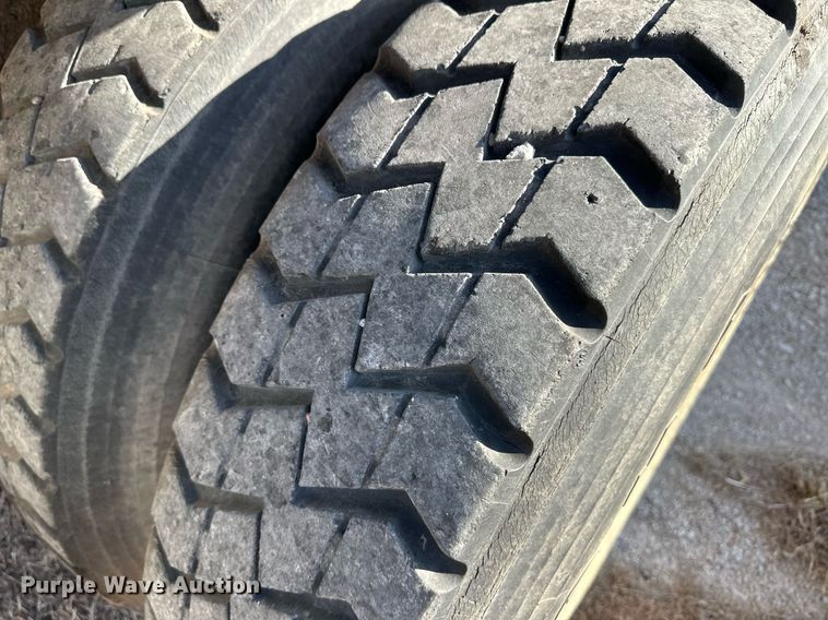 image for item IU9054 1998 International 2554  dump truck