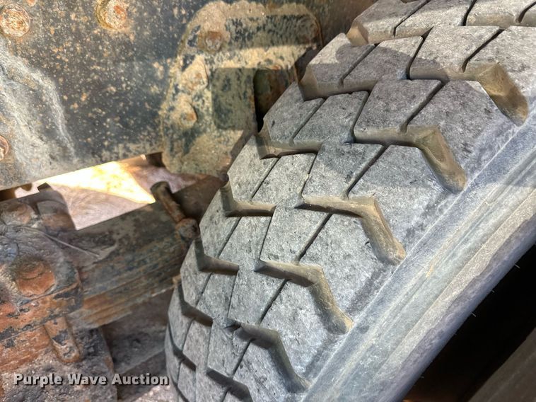 image for item IU9054 1998 International 2554  dump truck