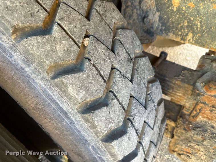 image for item IU9054 1998 International 2554  dump truck