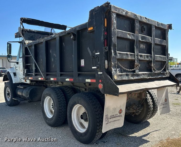 image for item IU9056 2005 International 7600  dump truck