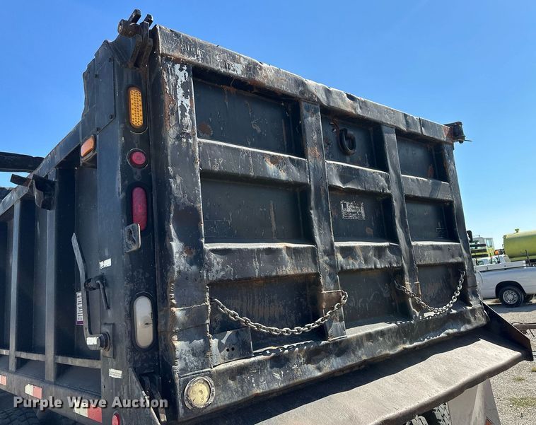 image for item IU9056 2005 International 7600  dump truck